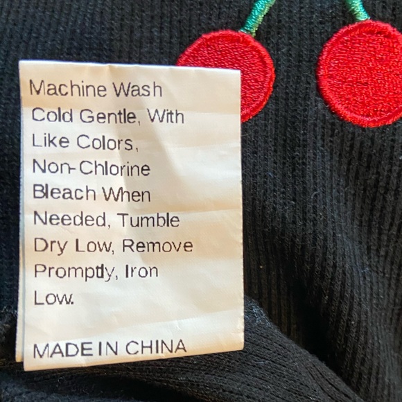 Cute black tee with 🍒 appliqué - Picture 8 of 8